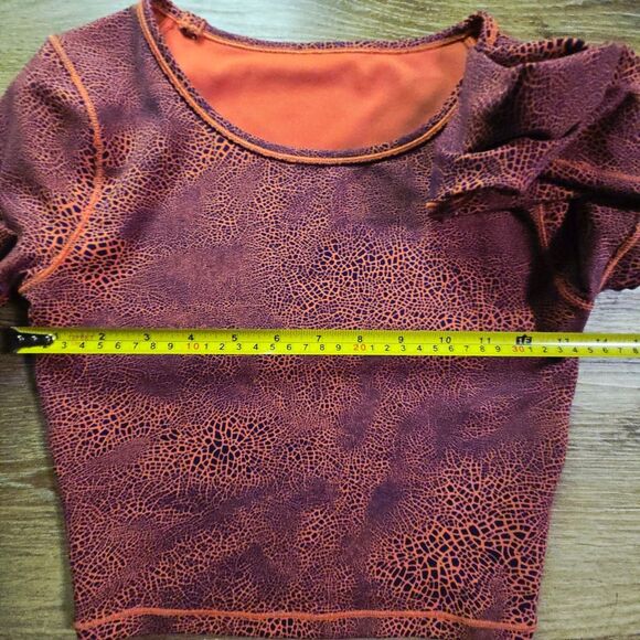 Lululemon Red Fitted Long Sleeve Crop Top - Picture 4 of 6